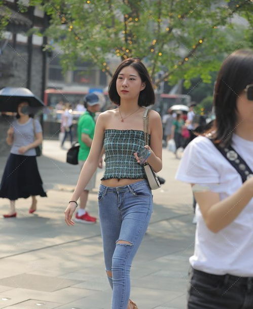 洋气显瘦的打底裤穿搭彰显柔美气息,气质女生都喜欢,安静温柔