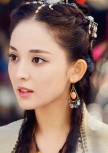 继娜扎和热巴后,又一新疆美人走红,名字刚好是两人的结合体