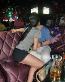 大学生吧女自曝潜规则实拍酒吧女激情夜生活