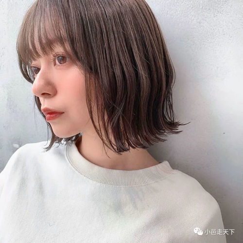 人气发型3.切齐鲍伯头让成熟洗链感倍增