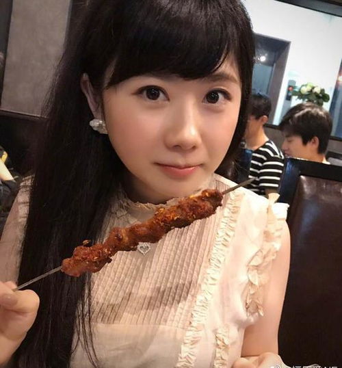 福原爱生下二胎之后变化大,体态更加丰盈,但还是一张娃娃脸