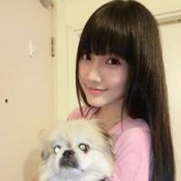 女生抱狗狗风景头像