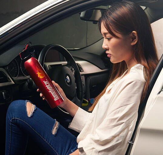 花31万买辆新款宝马x1,与美女销售同框提车,突然小伙却不好意思