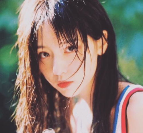 有种玉女叫诸葛大力,穿吊带装拍写真,转身那刻我整个人都愣住了