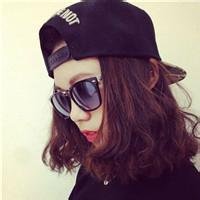 女生戴帽子超酷头像