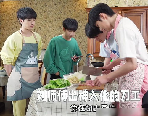 刘耀文街头卖烤串,对漂亮女生的称呼超甜,粉丝醋坛子要打翻了