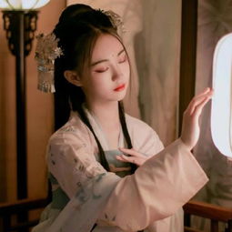 女生近期频繁换头像不老梦