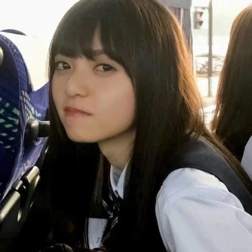女生头像认真生活