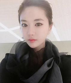 韩国网络女主播韩申颖出新照美的不像真人