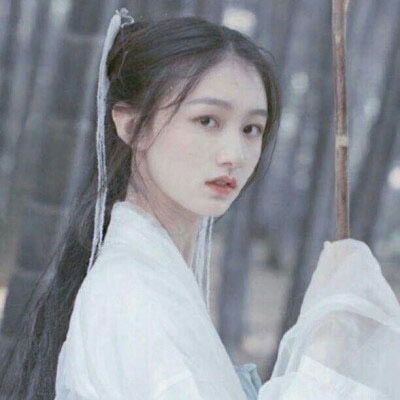 古风头像女唯美淡雅仙气十足的白衣古风女子图片