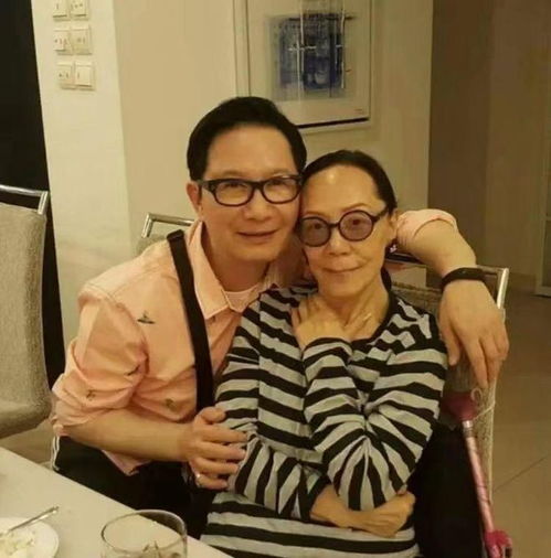 87岁港星嘉玲泰国出殡,家人悲痛几度哭晕,旧爱谢贤越洋送花圈