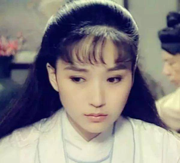 第一媳妇出道30年,却只谈一场恋爱,54岁仍单身似少女