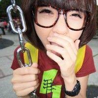 谁有好看的黑色眼镜框女生头像不是黑色也可以