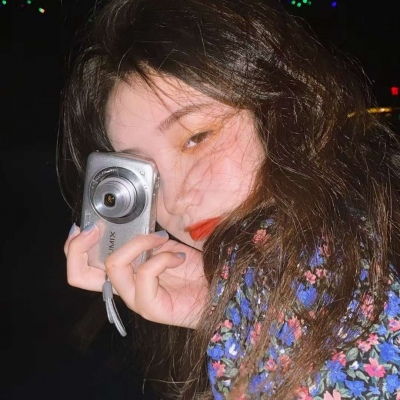 温柔小众女生头像礼貌拿图