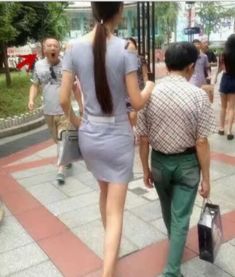 搞笑段子大哥,没见过美女吗,惊讶成这样