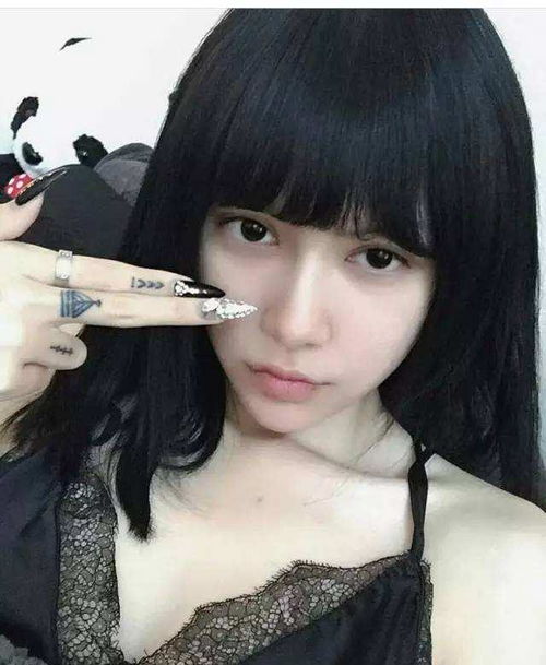 黑暗芭比精致得不像真人,素颜照公开,网友颜值要逆天