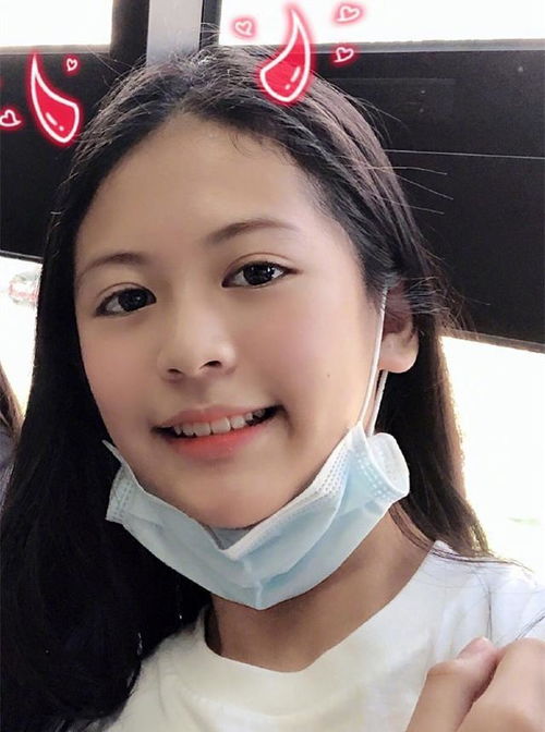 翁虹晒13张靓照为爱女庆生,13岁女儿大眼瓜子脸,美貌不输妈妈