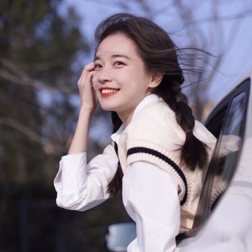 女生头像温柔且坚定