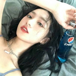 爱情里被思念围绕的女生图片