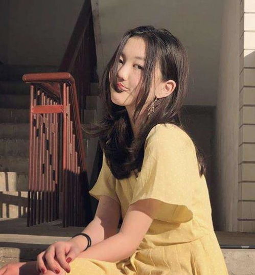 原创李嫣踩点为爸爸庆生,李亚鹏发文炫耀,意外暴露女儿全名好淑女