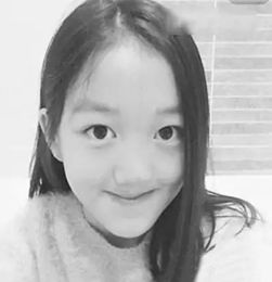 自信的孩子最美丨王菲12岁女儿李嫣近照曝光被嫌丑,她大方回应我觉得自己真的很美