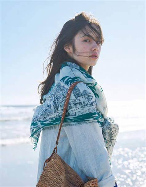 被称藤井莉娜接班人,这位厌世脸鼻祖,美得好不真实