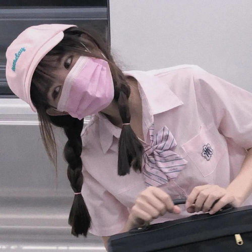 挡脸的女生头像