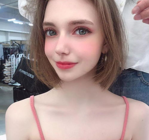 德韩美女模特身材火辣,真人酷似芭比娃娃