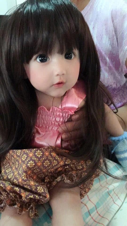 女孩因太好看被质疑是假人,妈妈晒出家人照片力证颜值是遗传