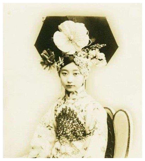 一组百年老照片李鸿章女儿确实漂亮,图4官员小妾不输现代女星