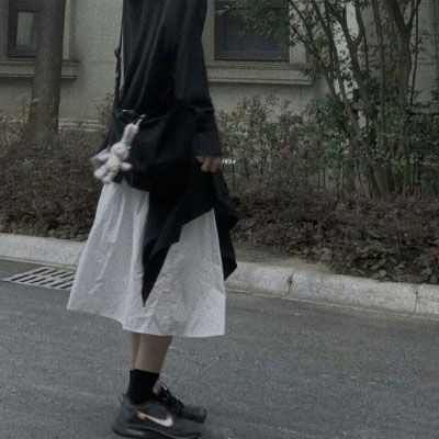 女生qq头像下半身裙子无城的海同你同我
