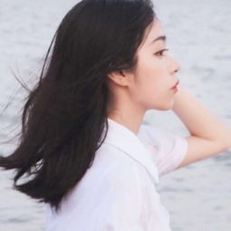 所有的好事不是不来而是在等红绿灯阳光好看清新女生头像