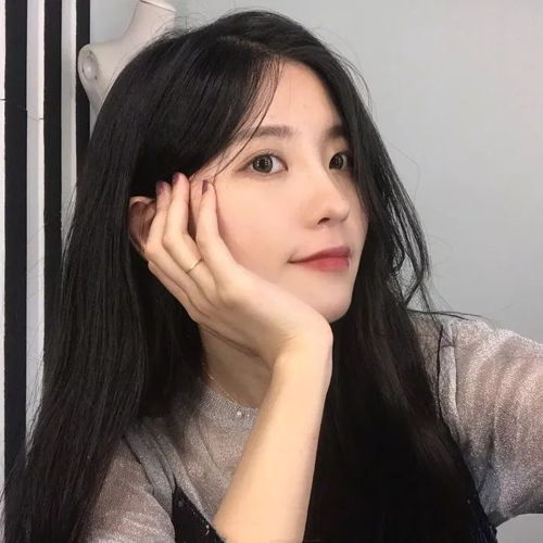 我在漫无边际的回忆里一边恨你一边等你