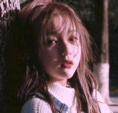 经常对嘴唇做这3举动的女生,会变得越来越俊,迟早比校花还美