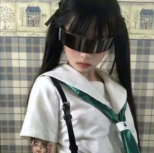 头像绝对不会让你失望的酷拽女孩