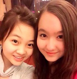 15岁林妙可与好友自拍成熟女人味十足