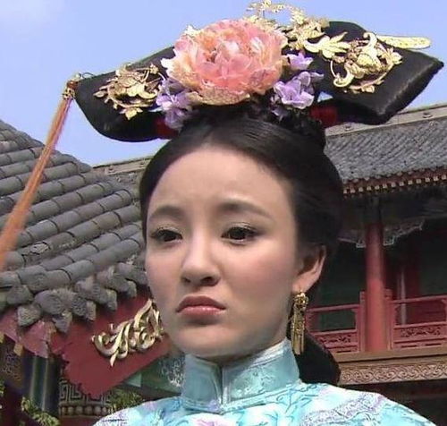 女星刘雨欣近况曝光,国外参加高档晚宴,模样大变被指像假人