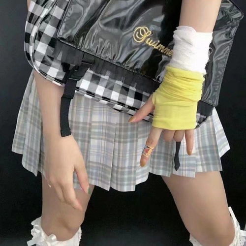 有那种不花里胡哨,不幼稚但也没有特别成熟的女生头像吗急
