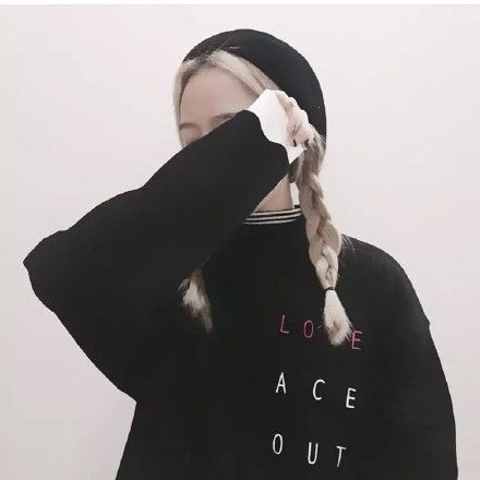 韩系女生欧美半身唯美遮脸镜子照中堆糖,美好生活研究所