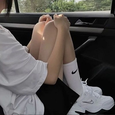 你偏爱的女生头像发自拍的温柔仙句