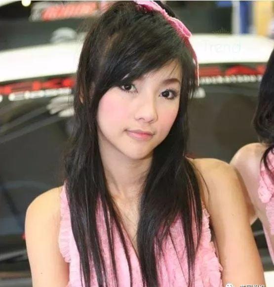 甜美嫩模沦落街头乞讨,母亲她死了比活着好