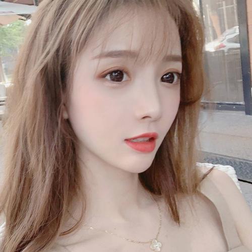 74岁老汉娶28岁小娇妻,老来得子比重孙还小,女孩他是我的依靠