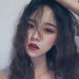 爱情里被思念围绕的女生图片