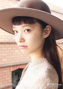 除了小松菜奈,这个留着二次元刘海的日系少女也是美到炸的存在