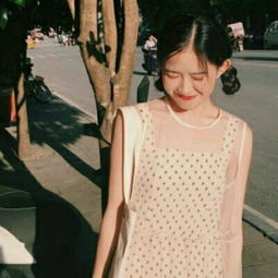 软萌可爱的女生萌娃正在和你招手