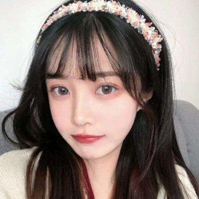 女生近期频繁换头像立夏
