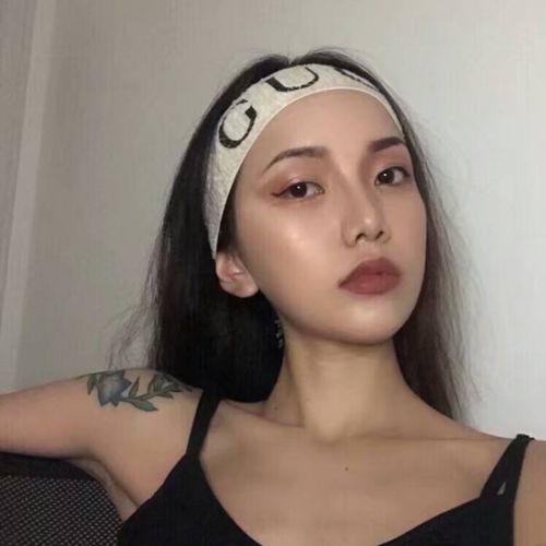 痘痘下去之后痘印变成了红色是怎么回事怎么去除红色的痘印