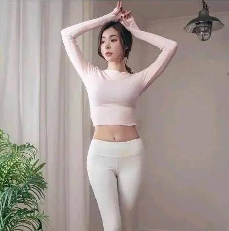 小姐姐紧身衣勾勒出s曲线,展现完美身材,这就是女神的样子