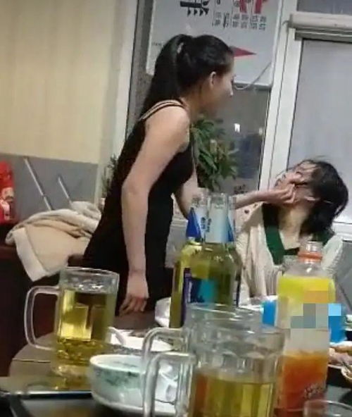 19岁少女狂扇15岁女孩47个耳光,还用鞋底扇了24个,警方通报来了