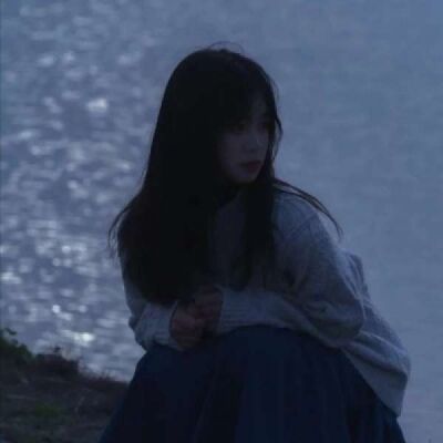 女头好想一直躲在黑暗里